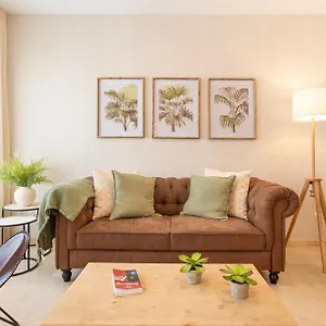  Apartment & Pool In Center